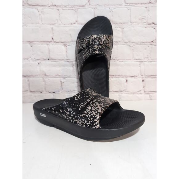 Oofos Women’s 8 Ooahh Luxe Slides Recovery Sandals Champagne Pop Black - Picture 1 of 10